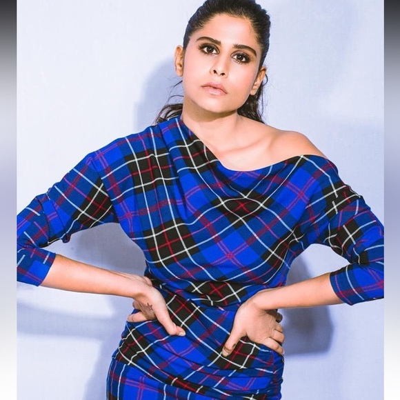 Zara woman asymmetric top- Medium - Picture 7 of 13